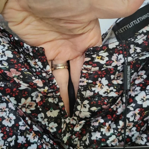 ❤️ 3 for $35 Pretty little thing ditsy long sleeve floral satin runched dress 8 - Picture 10 of 11